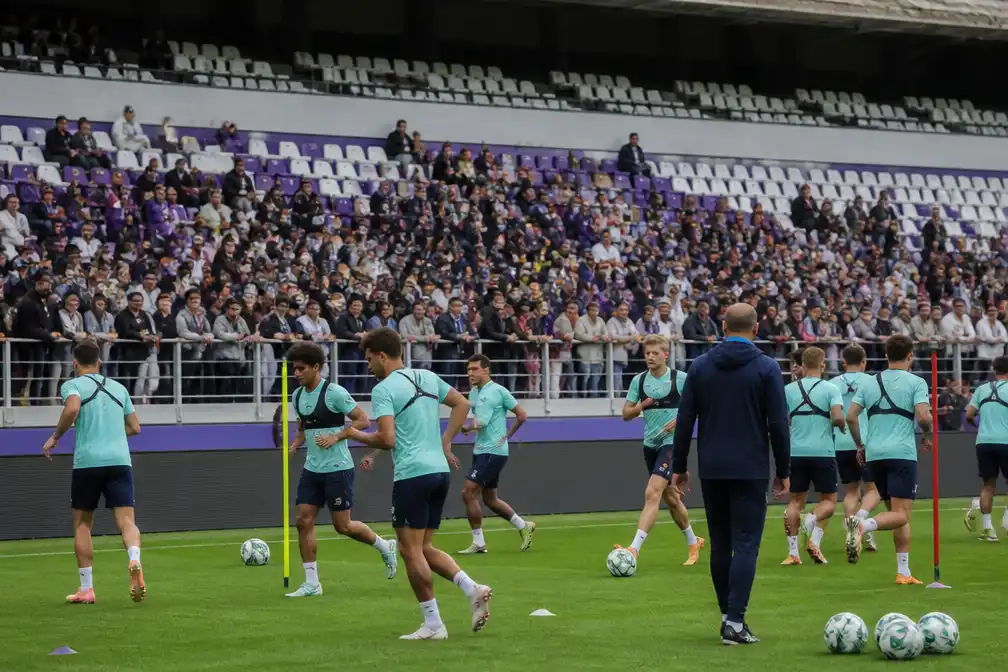 Fandag Anderlecht lokt 2.500 tot 3.000 fans, Nathan De Cat bezoekt oude club