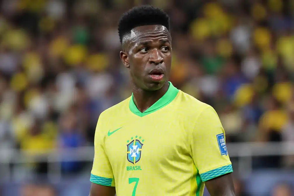 Complottheorieën beweren dat Vinicius Junior verdween en is vervangen door een dubbelganger