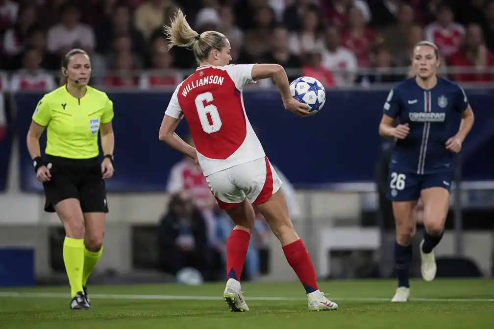 Arsenal vrouwen morst punten in Champions League na handsbal Williamson