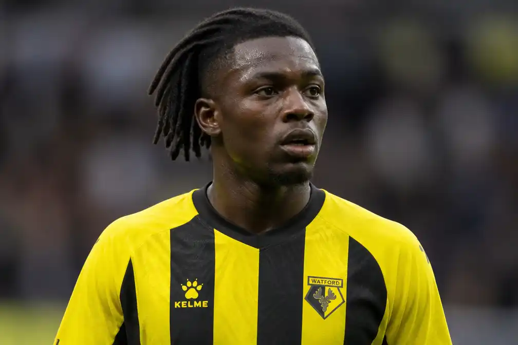 Ex-Watford-speler Pierre Dwomoh 11 wedstrijden geschorst om racisme tegen ploegmaat