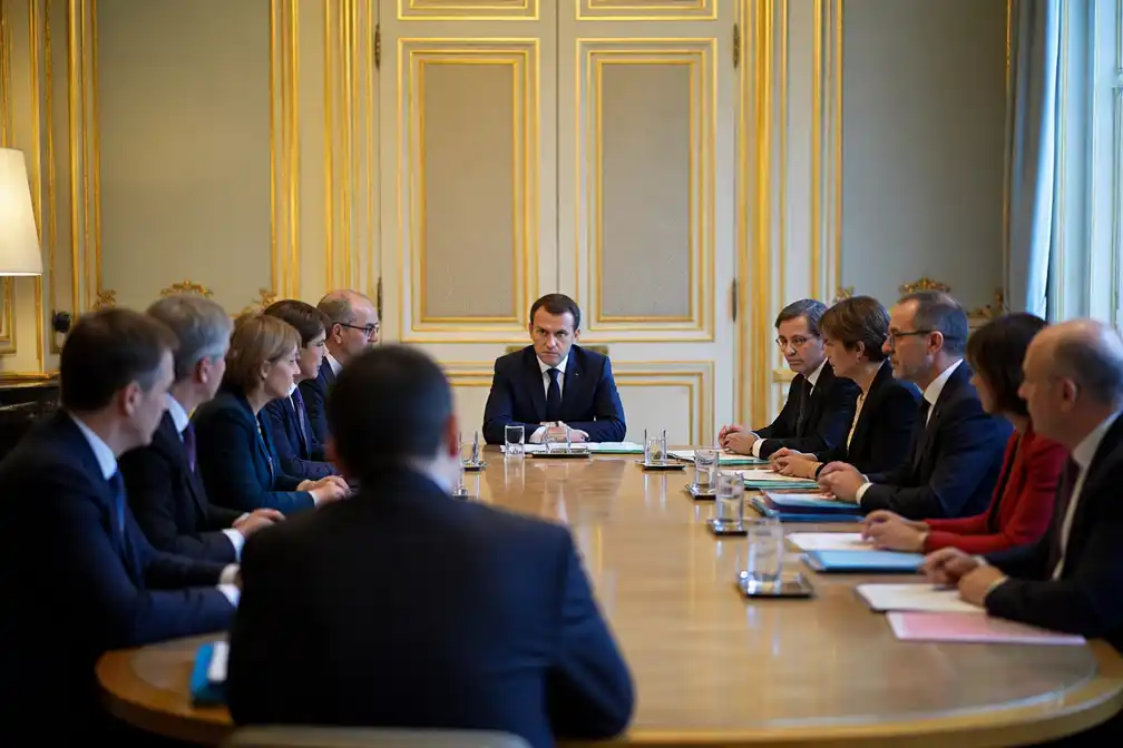 Franse premier Lecornu houdt crisisberaad over onderwijsprotesten