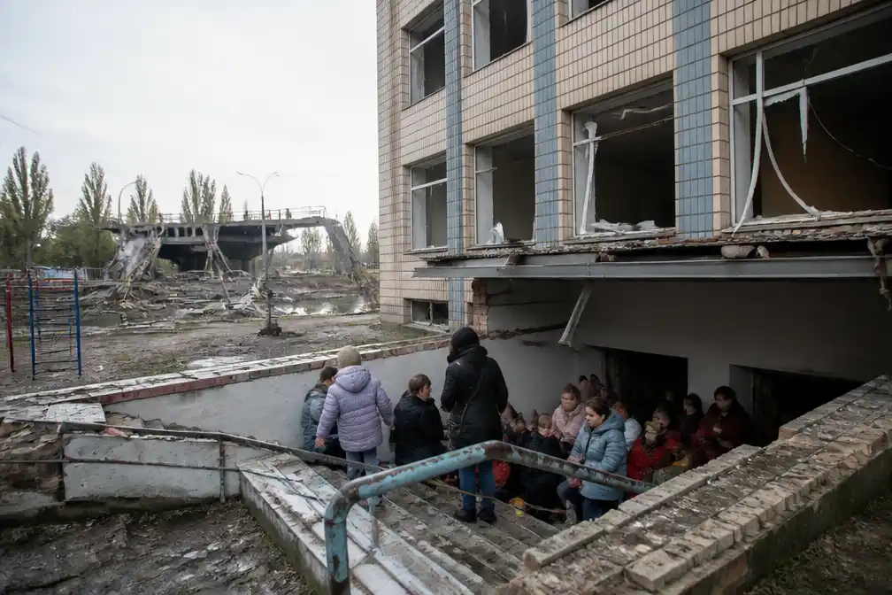 Russische drones treffen school en belangrijke brug in Kyiv, geen gewonden