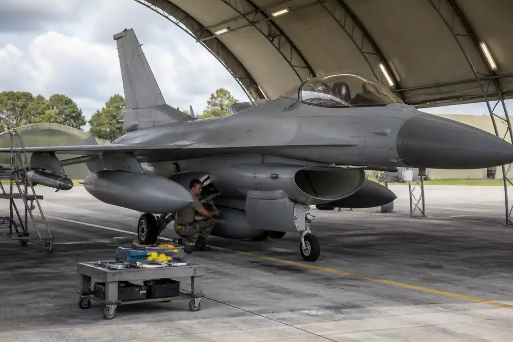Oekraïne ontkent berichten over lange onderhoudstijden en lage inzetbaarheid van F-16's