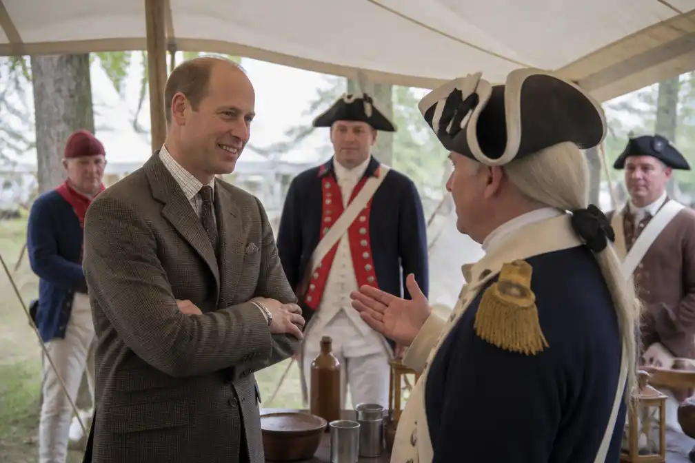 Prins Edward bezoekt VS voor 250e verjaardag en replica Washingtons legerkamp