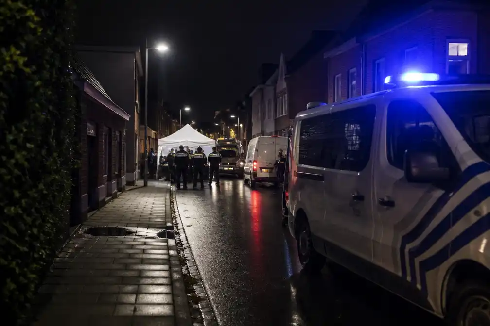 Politie en parket voeren actie uit in Hoogstraat in Rumbeke, straat urenlang afgesloten