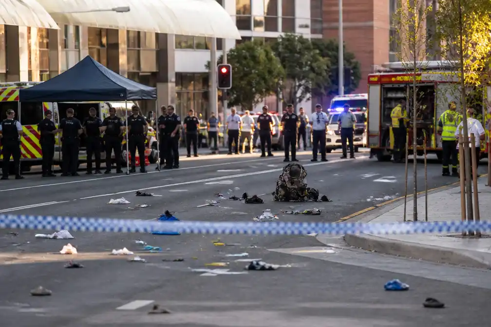 Auto rijdt in op menigte in Australisch Newcastle: minstens tien gewonden, chauffeur opgepakt