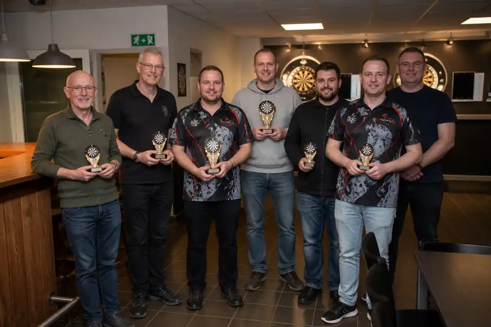 Dartsclub Pig's Eye in Sint-Gillis-Dendermonde reikt prijzen uit aan topscorers