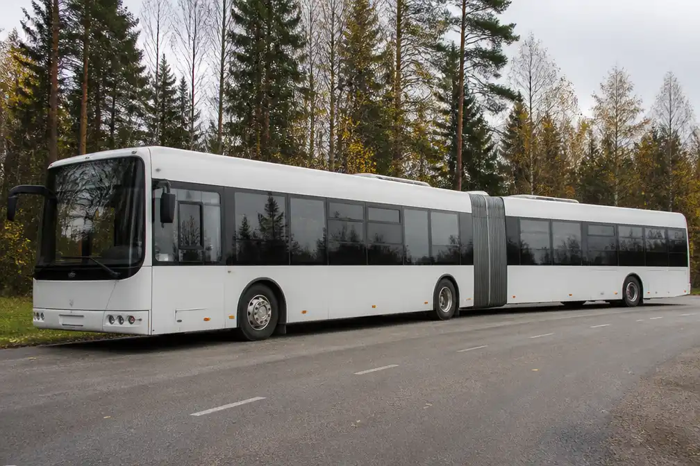 Langste camper van Europa staat te koop in Zweden