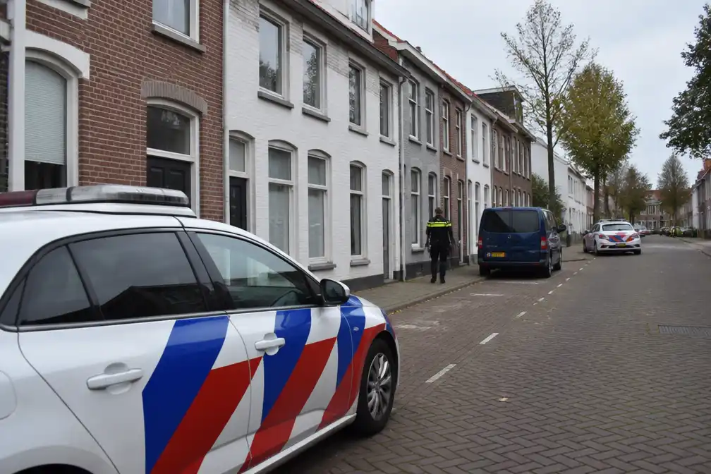 Overledene gevonden in woning Bergen op Zoom, verdachte aangehouden