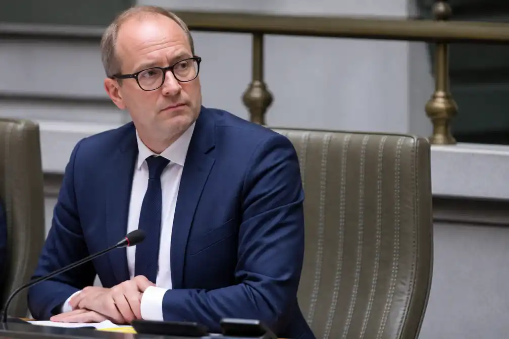Weyts geeft blaam aan kabinetsmedewerker die zich voordeed als homoseksuele moslim