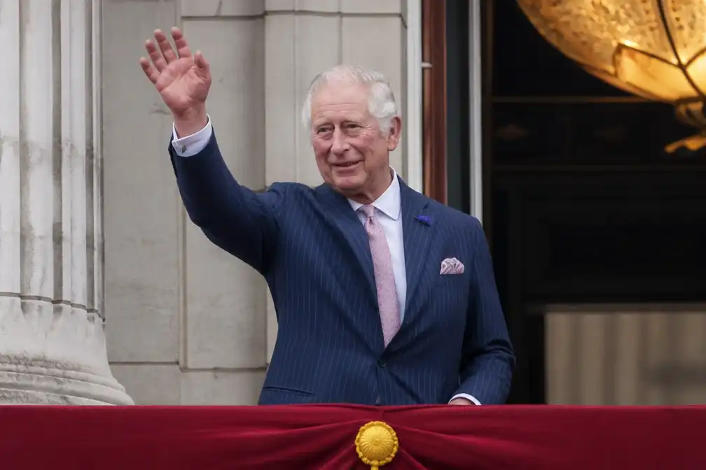 Koning Charles maakt belastingaangifte van £24,6 miljoen openbaar, een primeur voor een monarch