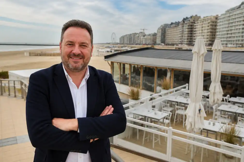 Het Witte Paard in Blankenberge krijgt er een eigen strandbar bij