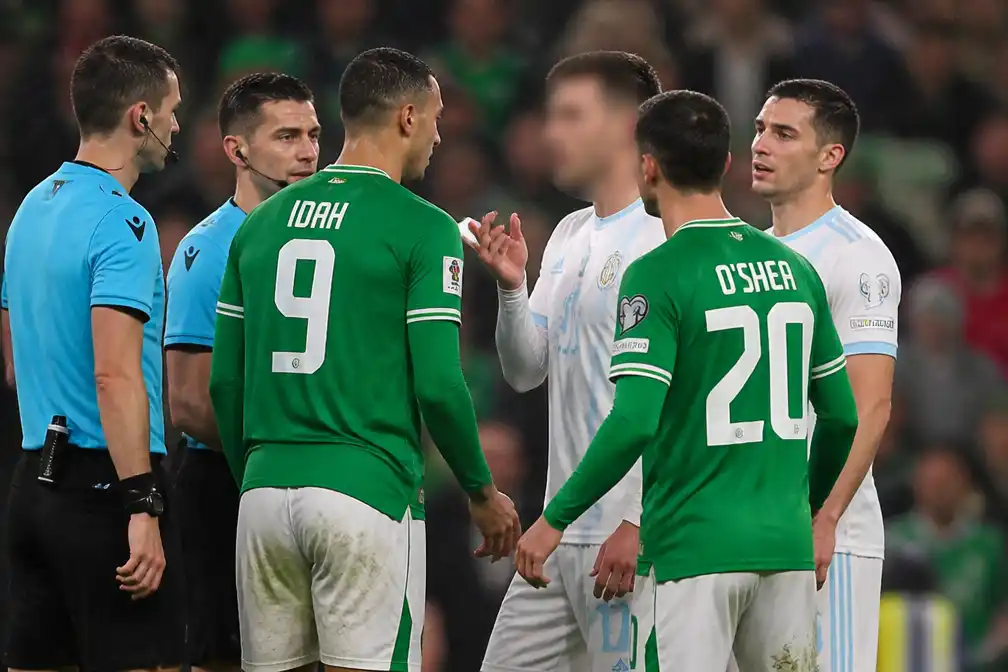 UEFA onderzoekt vermeend spuugincident tijdens Ierland-Israël in Nations League