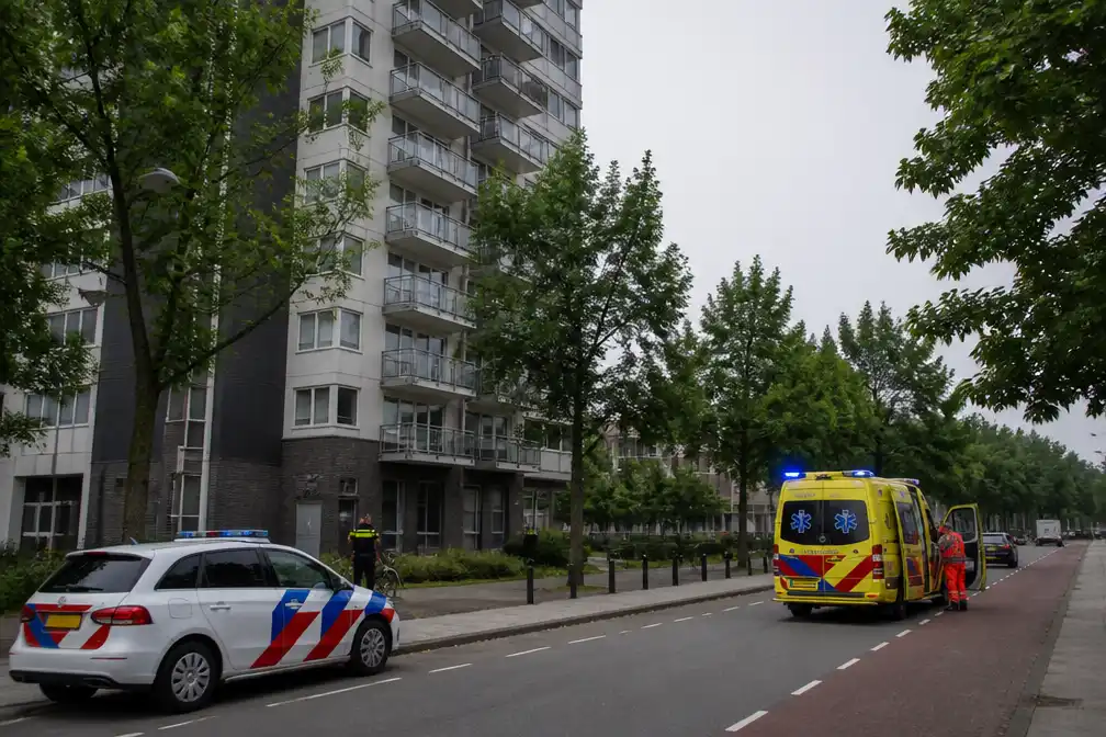 Kind valt van balkon op zevende verdieping in Rotterdam, met spoed naar ziekenhuis