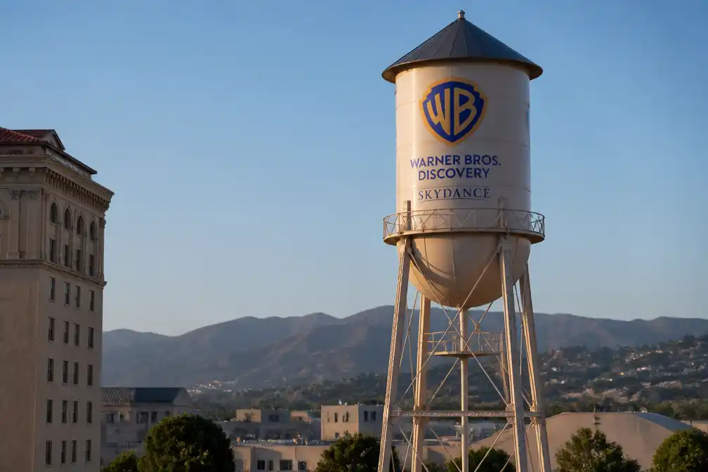 Naam Skydance op watertoren Warner Bros. na overname van 110 miljard dollar