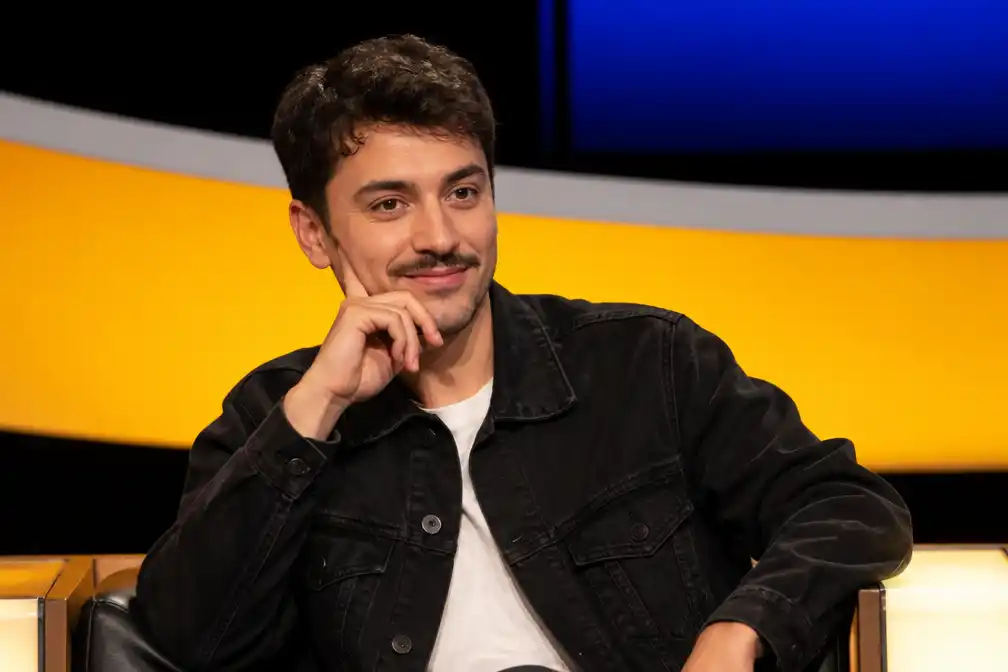 Dean Raey (31) brengt Brussels tintje in 'De slimste mens'