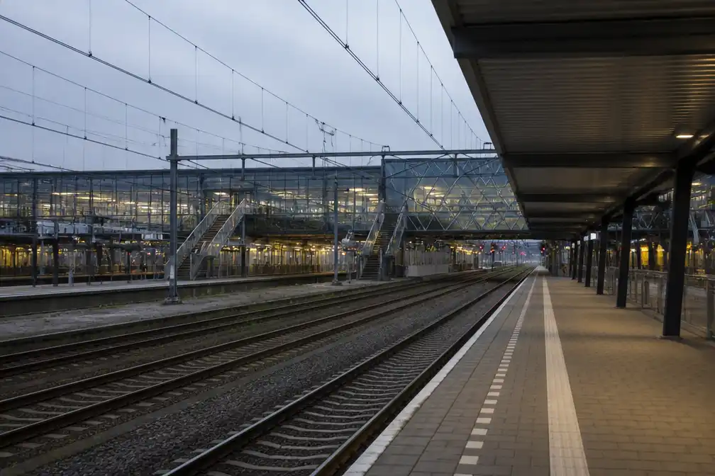 Stroomstoring legt treinverkeer tussen Amsterdam Sloterdijk en Haarlem stil
