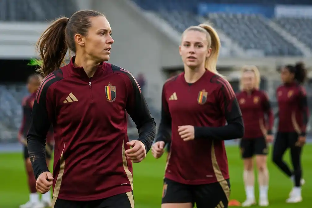 Red Flames treffen Polen in WK-kwalificatieduel, Helsen krijgt eerste selectie