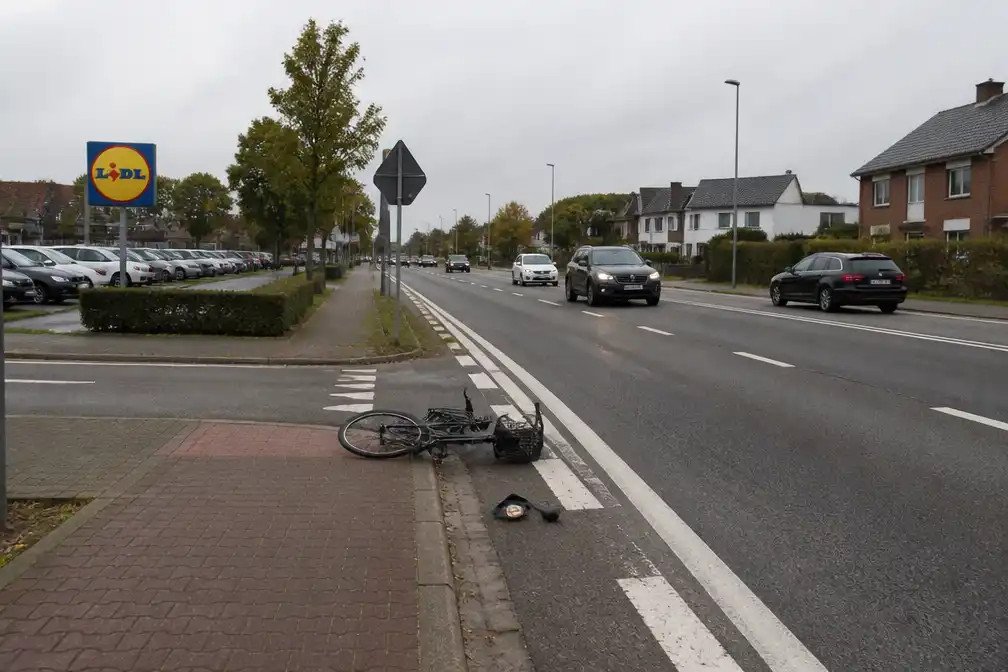 Automobilist rijdt 21-jarige fietsster aan in Herselt en rijdt door