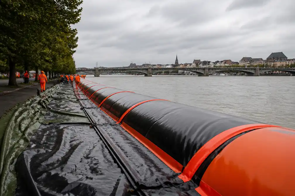 Maastricht test mobiele nooddijk van bijna 2 kilometer tegen extreem hoogwater