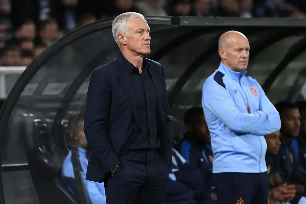 Deschamps sluit zaterdag na uitvaart moeder weer aan bij Franse ploeg