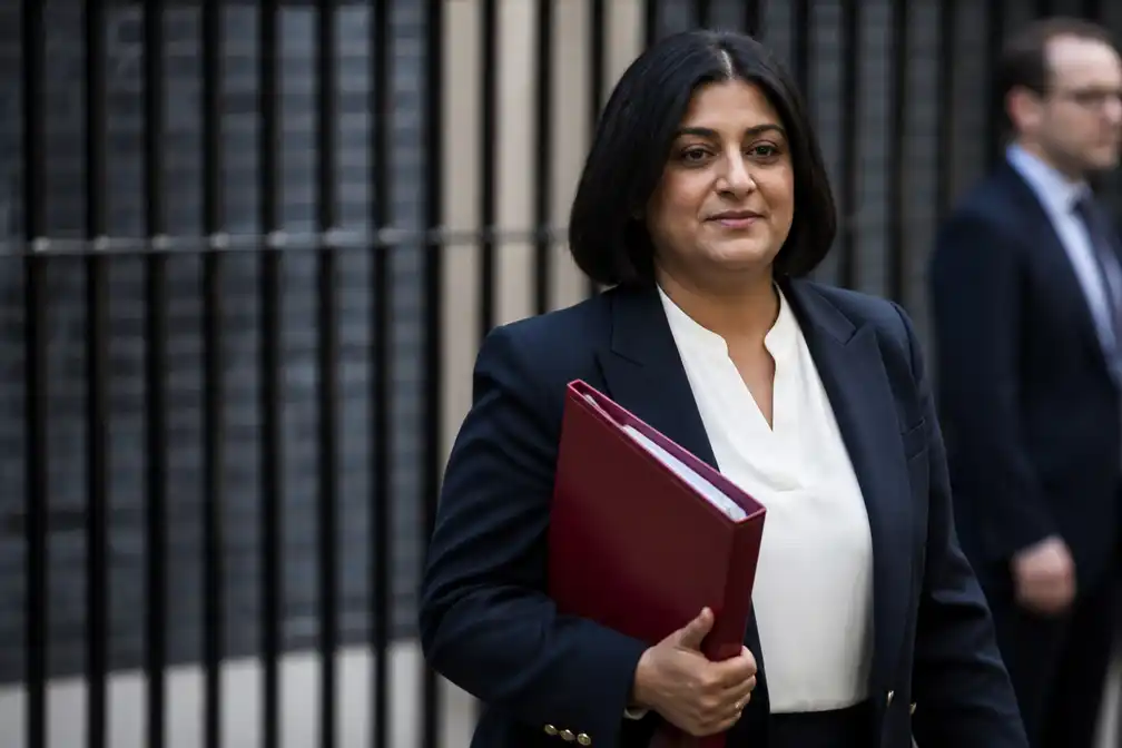 Britse minister Shabana Mahmood kondigt nieuwe asielroutes aan