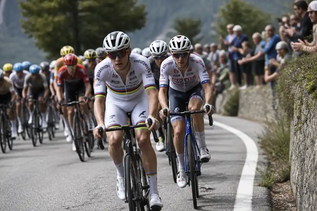 Evenepoel topfavoriet in Ronde van Lombardije, Mollema rijdt laatste koers