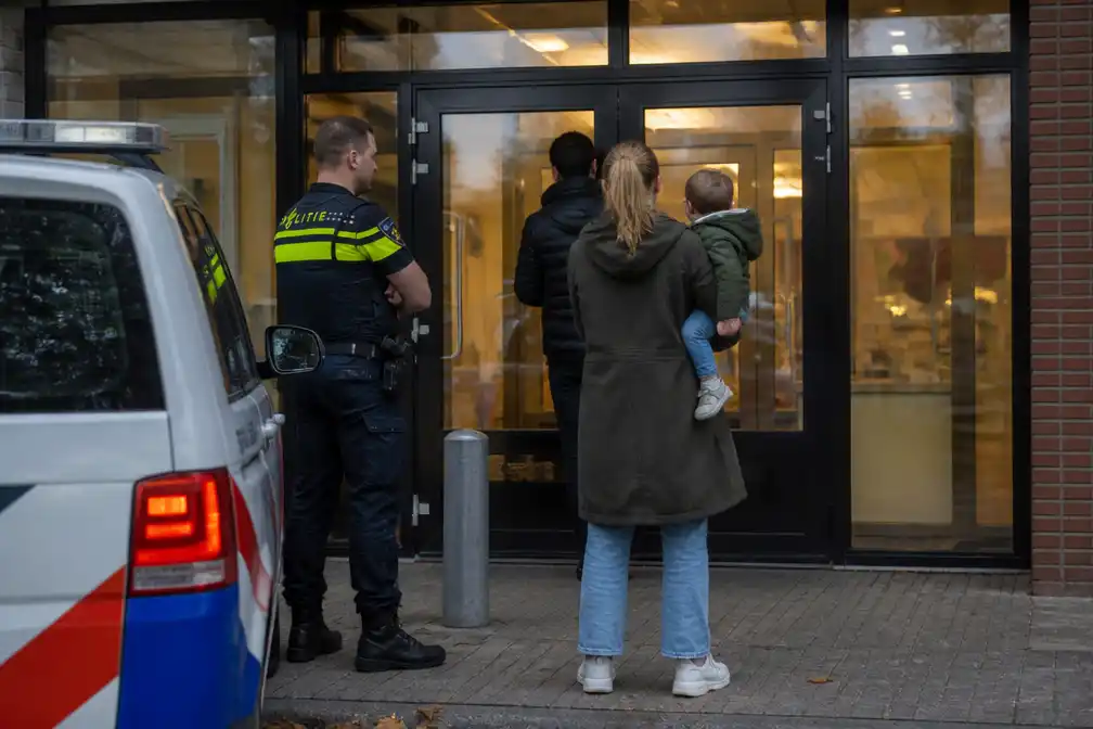 Peuter alleen achtergelaten in gesloten crèche in Schiedam, ouders bellen politie