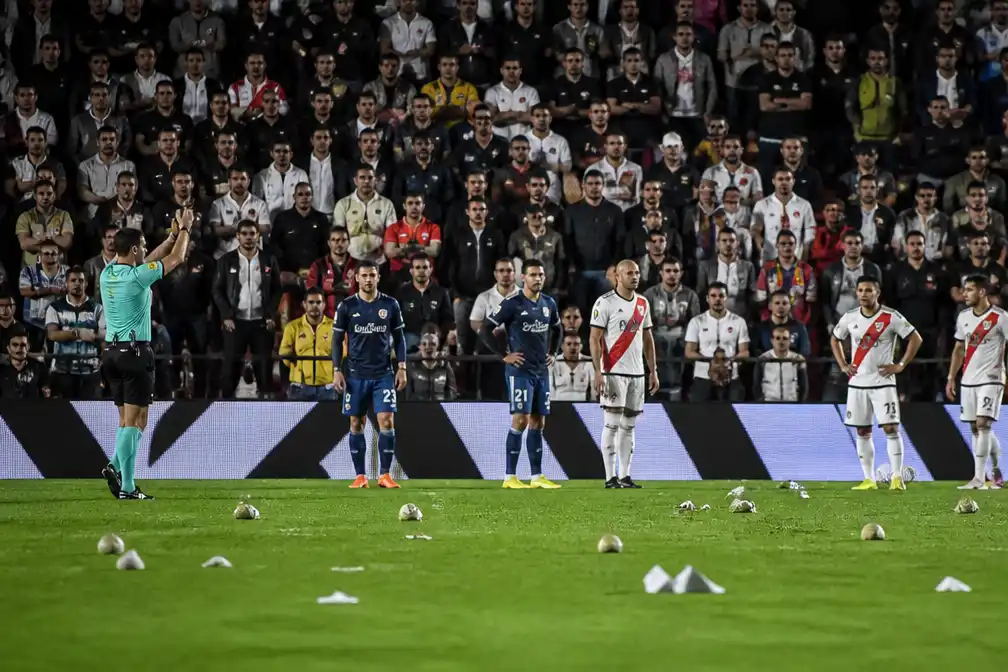 Duel Rayo Vallecano-Athletic Club gestaakt na protesten tegen voorzitter