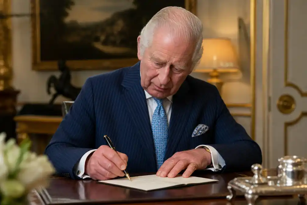 Koning Charles feliciteert Brits Nationaal Cyber Security Centrum met tienjarig bestaan