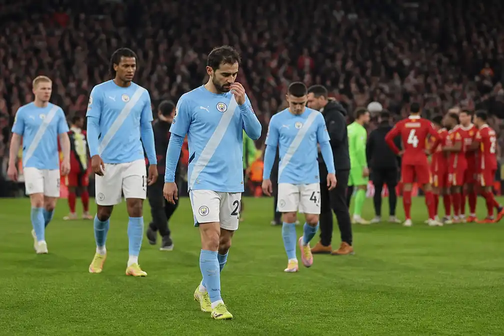 Manchester City wacht vijandig onthaal bij Liverpool na schuldigverklaring
