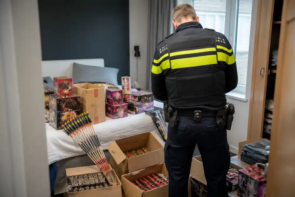 Politie vindt grote partij illegaal vuurwerk in woning Barneveld