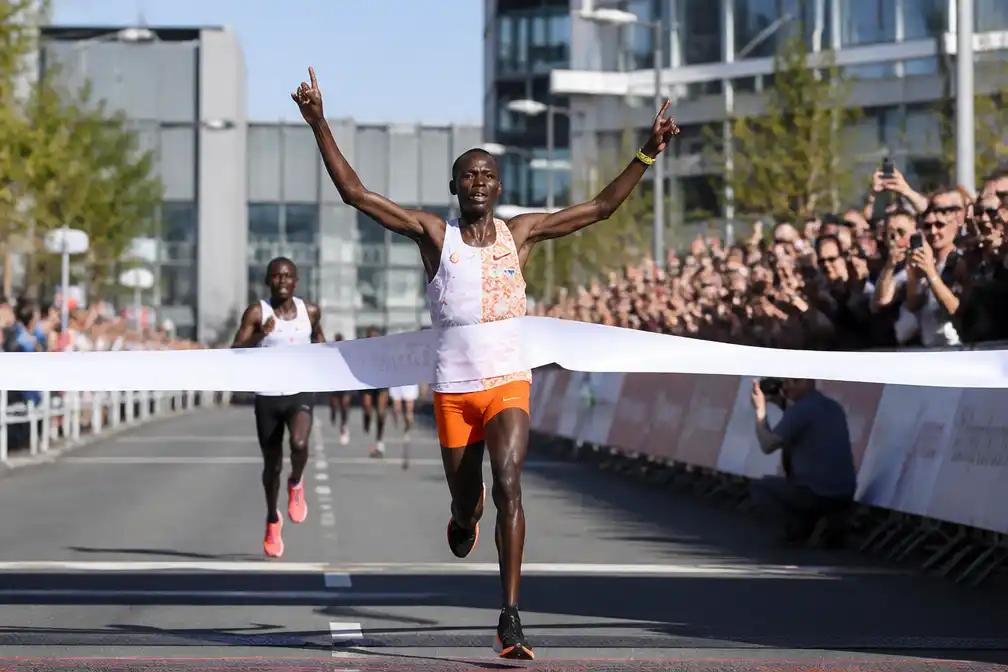 Kenia pakt dubbel bij ASML Marathon Eindhoven, ruim 5.000 lopers van start