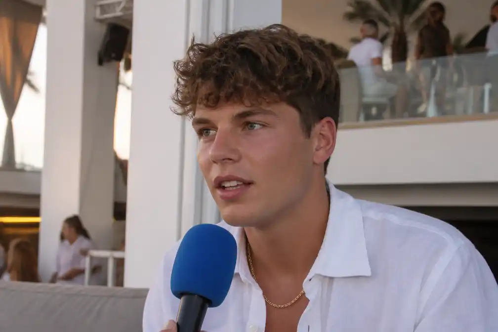 Tiener Samuel Welten scoort WK-hit met 'De Leeuw Komt Eraan'