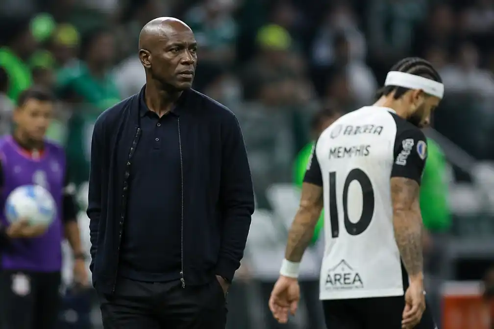 Seedorf wacht zware klus bij Corinthians na 4-1 nederlaag tegen Palmeiras