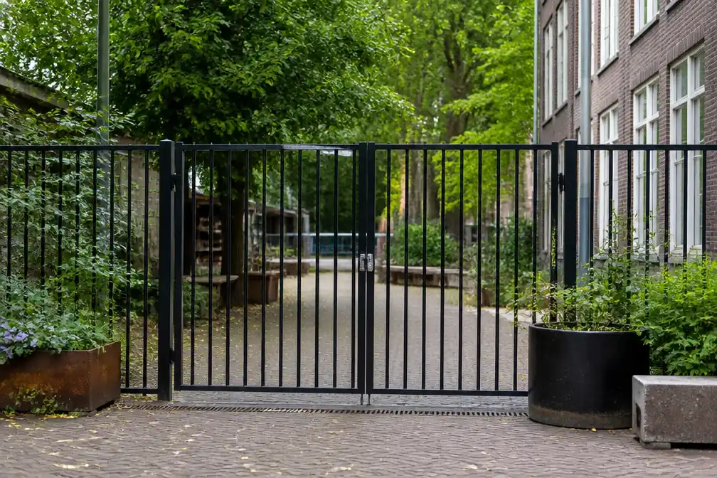 Tuin van de Tolhuistuin ook overdag dicht wegens aanhoudende overlast
