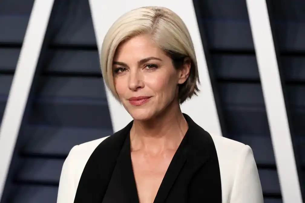 Actrice Selma Blair aangehouden na incident aan boord van vlucht naar New York