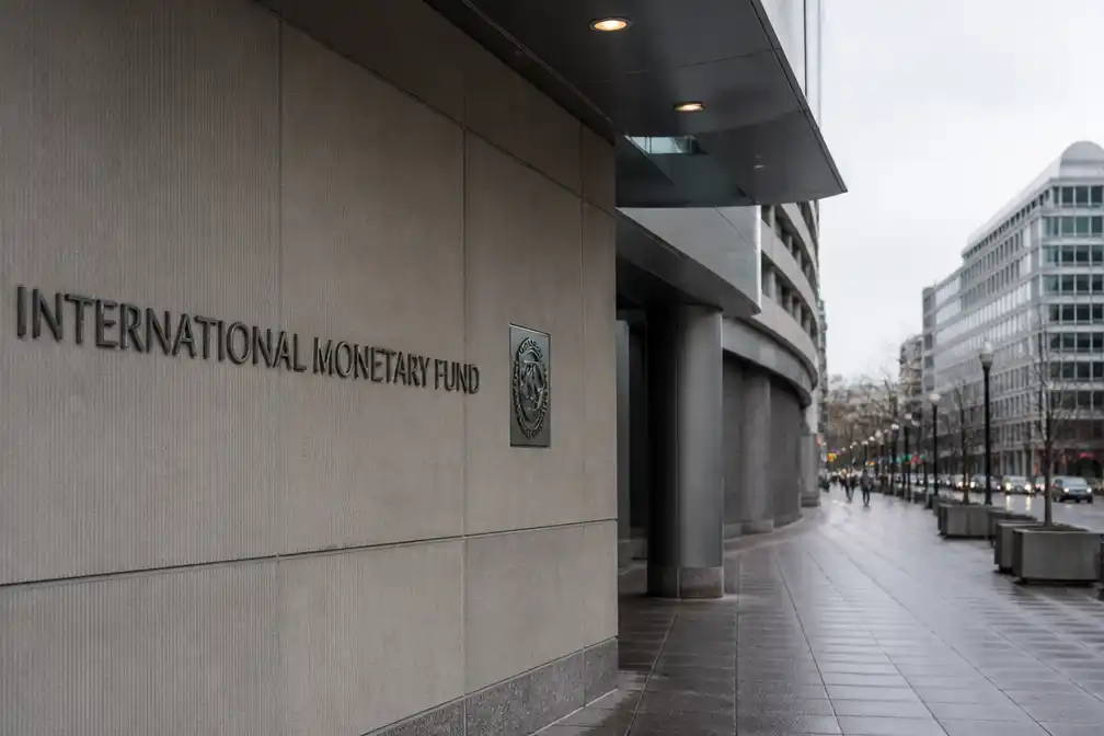 IMF waarschuwt dat wereldeconomie grenzen van veerkracht kan testen; VK-groei opwaarts bijgesteld