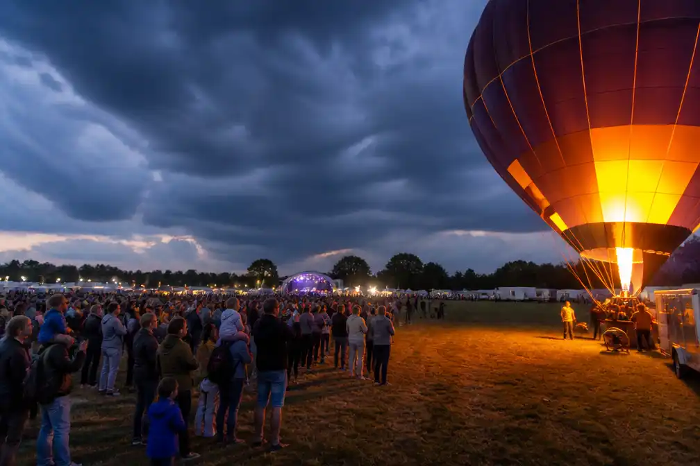 Onweer houdt luchtballonnen aan de grond tijdens KempenAIR in Grobbendonk