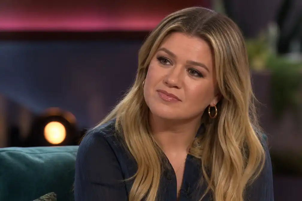 Kelly Clarkson in conflict met Brooklynse winkel om zingende vogel van 11.000 pond