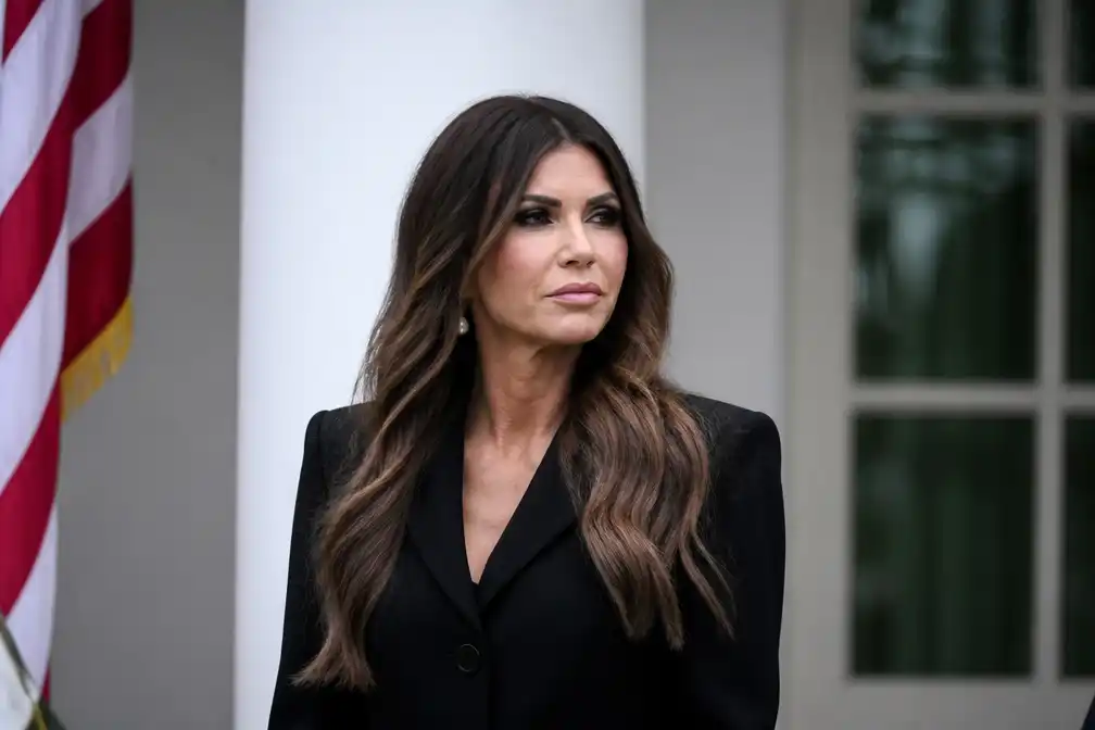 Trump vraagt ambassadeur in Griekenland Guilfoyle om ontslag na omkoopbeschuldigingen