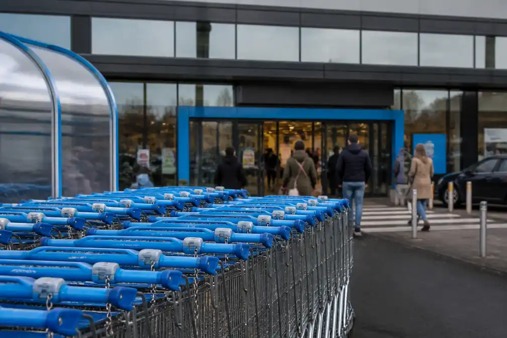 FNV overweegt juridische stappen tegen Albert Heijn om niet-uitbetaalde diensten