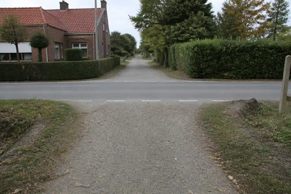 Vooruit-raadslid vraagt betere signalisatie op kruispunten Rozemarijnstraat met kerkwegels