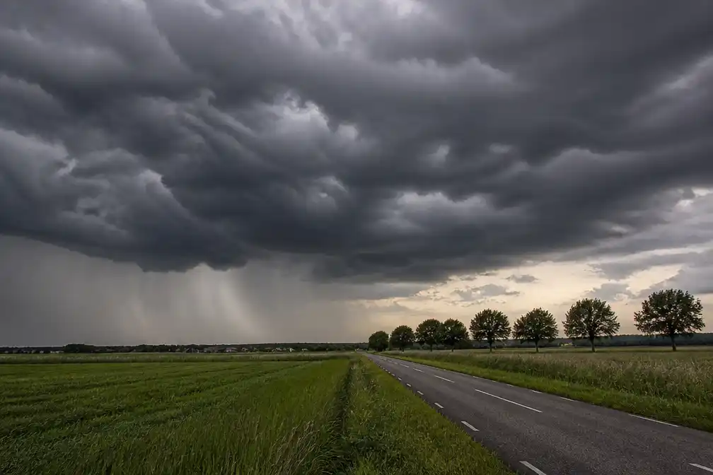 Code oranje voor zware onweersbuien in vier provincies op 27 juni 2026