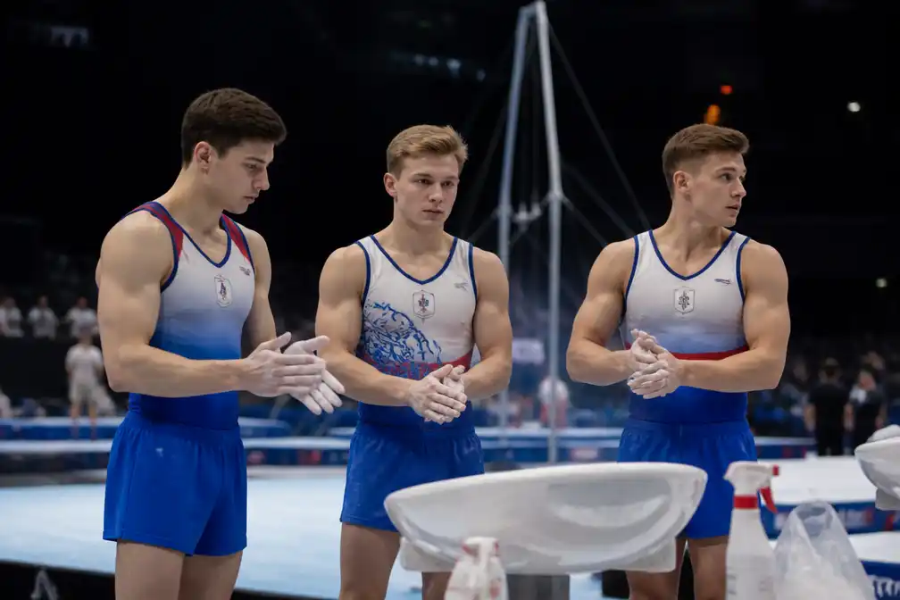 Drie Russische turners beginnen aan podiumtraining bij WK in Rotterdam