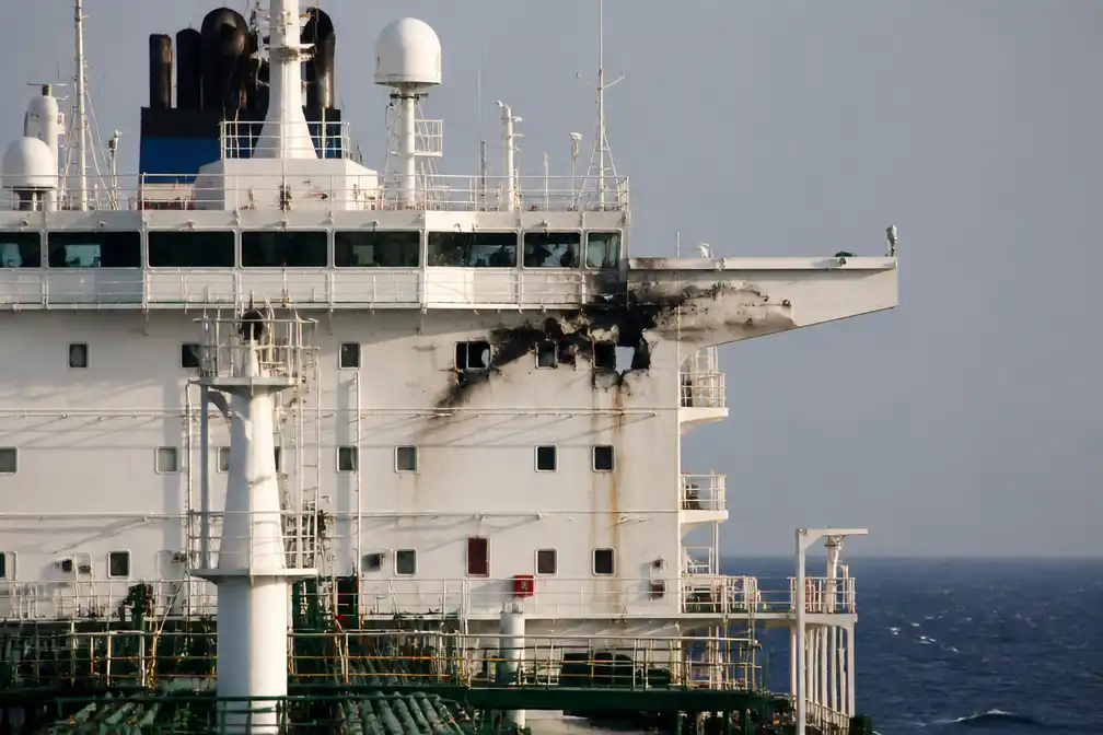 UKMTO meldt opnieuw schade door projectiel op tanker in Straat van Hormuz