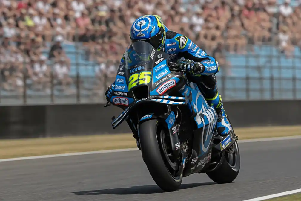 Raul Fernandez wint MotoGP-sprintrace in Assen, dagen na blindedarmontsteking