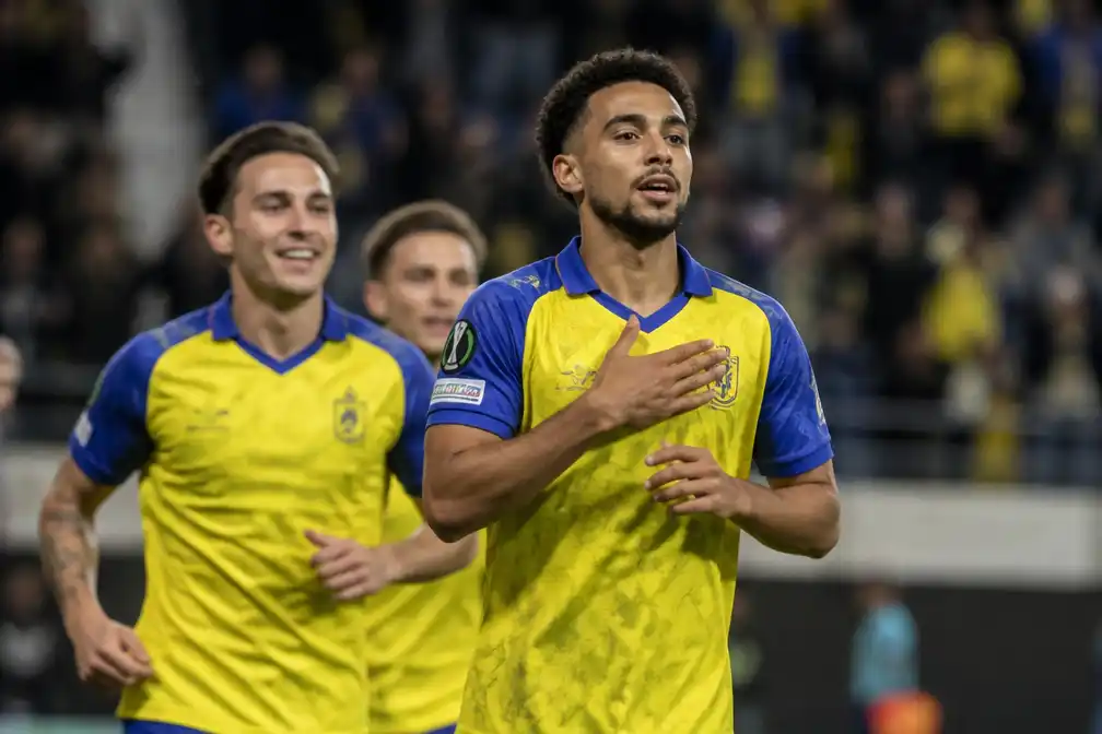 STVV wint eerste groepswedstrijd ooit in Conference League, Sebaoui beslist met late lob