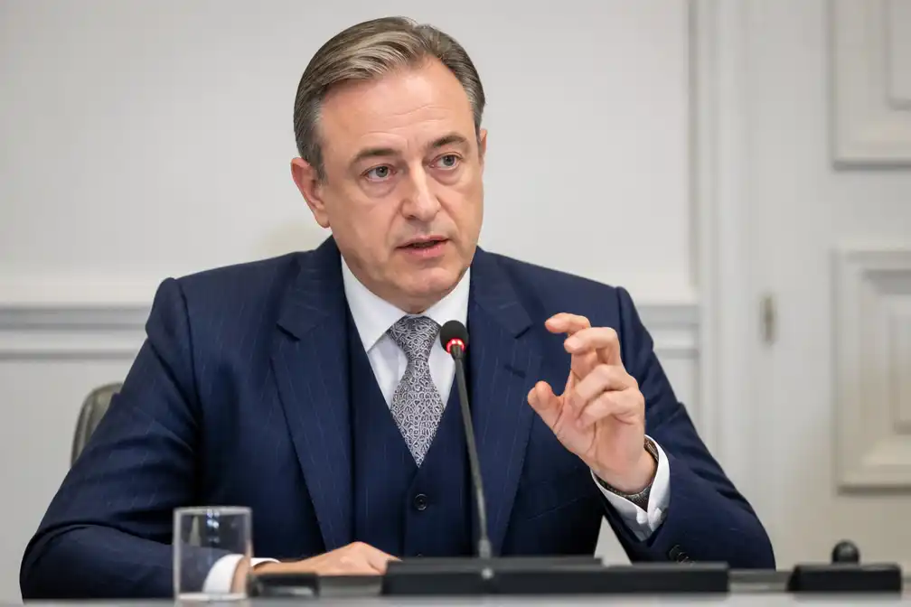 De Wever wil farmasector beschermen tegen druk uit VS en China