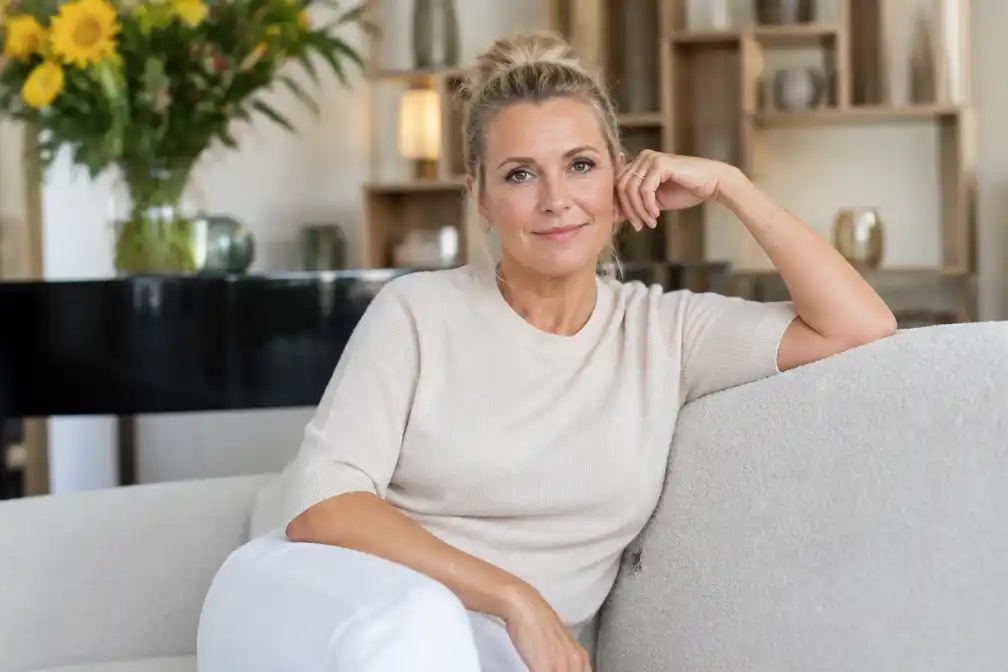 Karen Damen neemt persoonlijke assistente in dienst voor huishouden